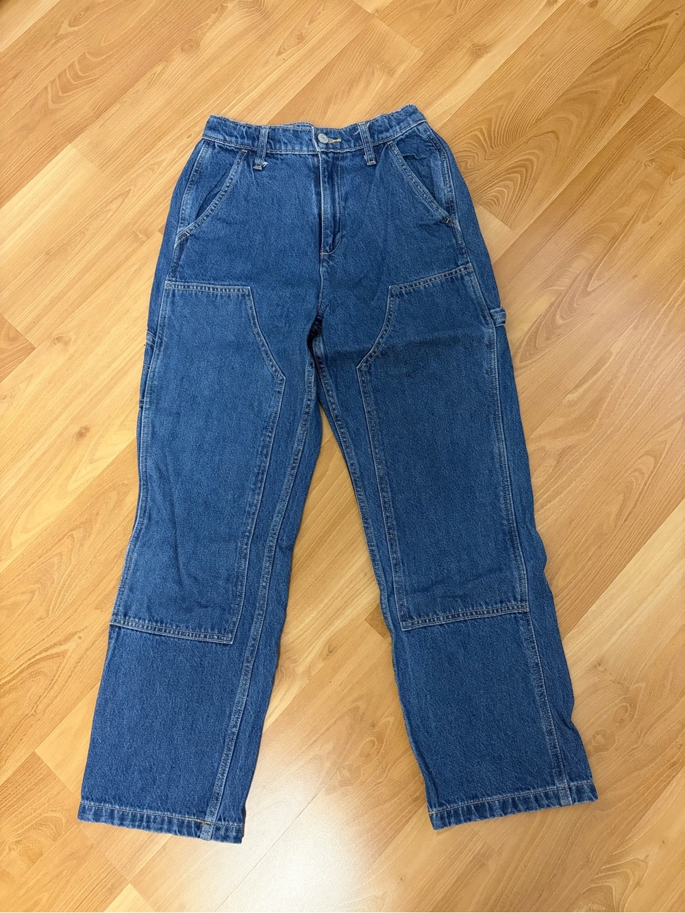Old Navy Relaxed High-Rise Jeans in Medium Blue